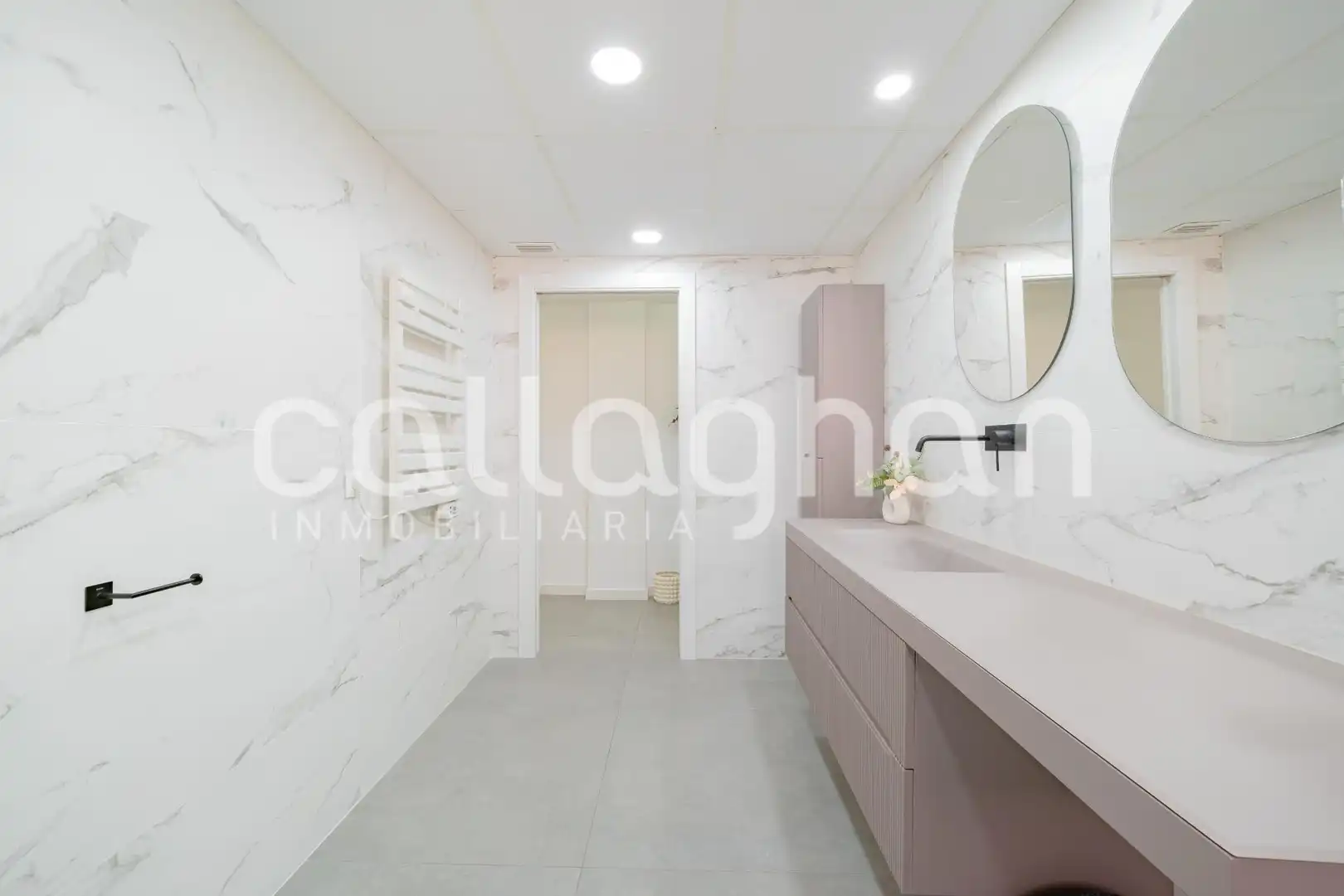 Baño de Piso en venta en Valencia con Aire acondicionado, Calefacción y Amueblado
