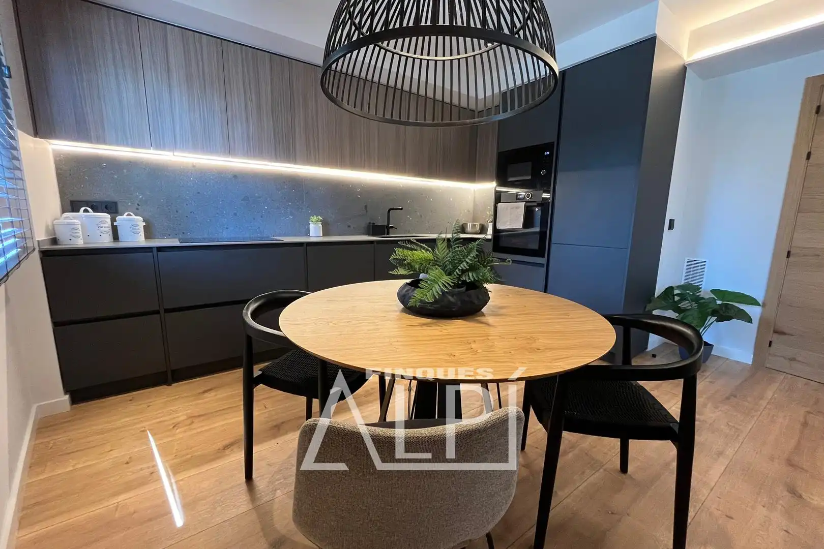 Cuina de Apartament en venda en Puigcerdà amb Calefacció, Parquet i Traster