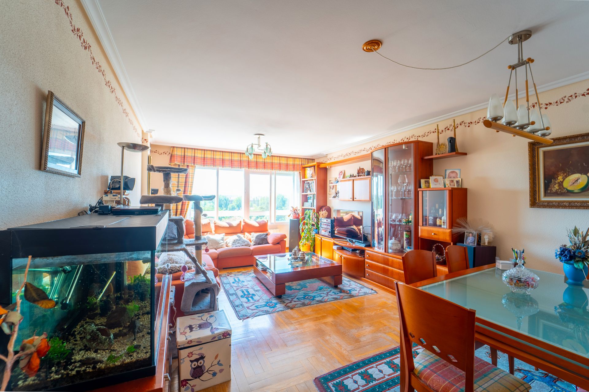 Living room of Flat for sale in Burgos Capital  with Parquet flooring, Storage room and Furnished