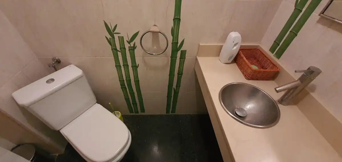 Badezimmer von Büro zum Verkauf in Tarragona mit Klimaanlage, Heizung und Terrasse