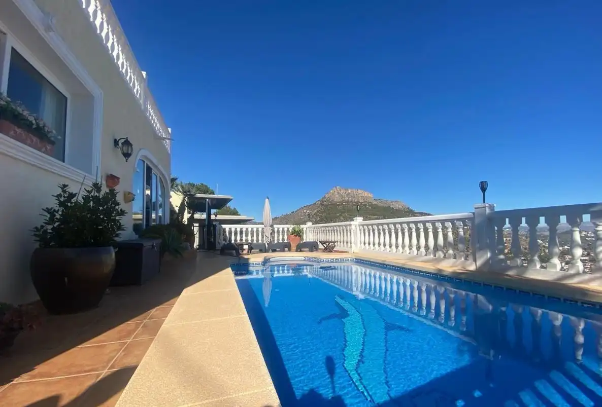 Detached house with pool for sale in Zona Pueblo, imagen 3