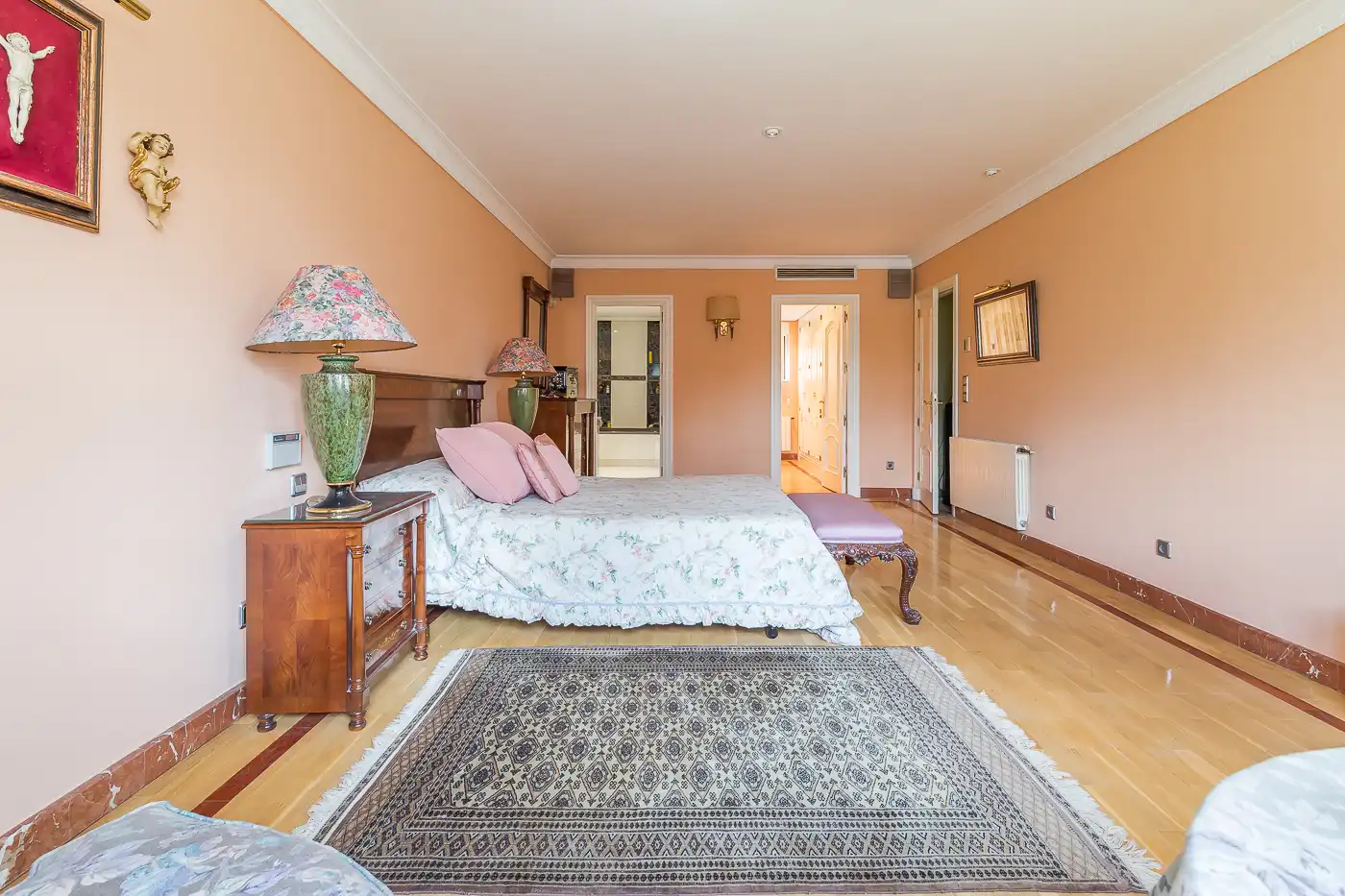 Dormitori de Casa o xalet en venda en Pozuelo de Alarcón amb Aire condicionat, Jardí privat i Parquet