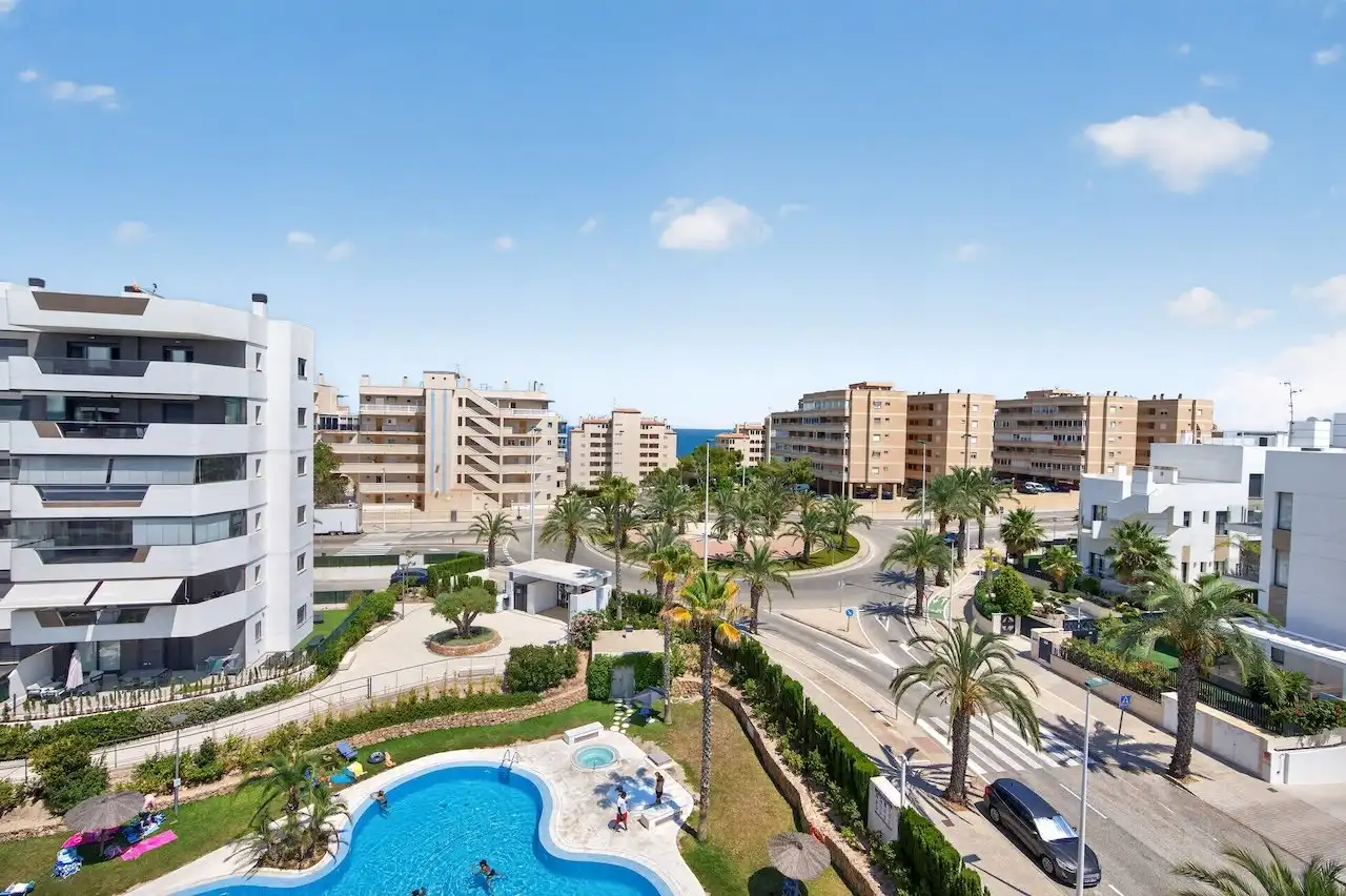 Vista exterior de Ático en venta en Elche / Elx con Aire acondicionado, Calefacción y Jardín privado