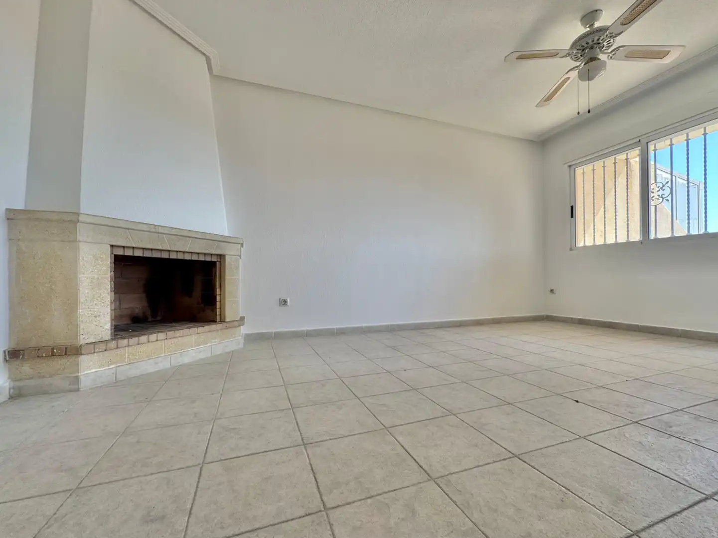 Sala d'estar de Casa o xalet en venda en Orihuela amb Terrassa