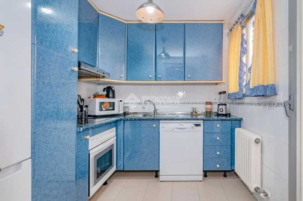 Kitchen of Flat for sale in Granada