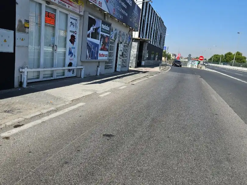 Industrial building for sale in Familia Gallego 1, imagen 2