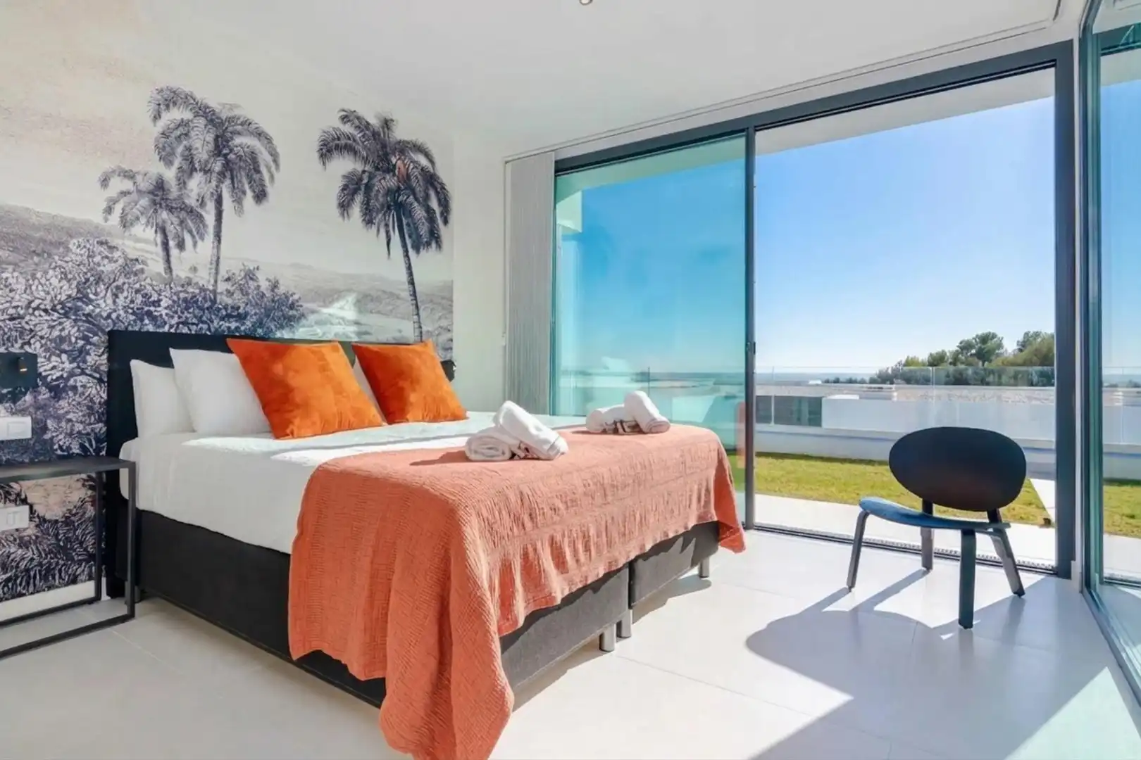 Dormitori de Casa o xalet en venda en Marbella amb Aire condicionat, Jardí privat i Terrassa