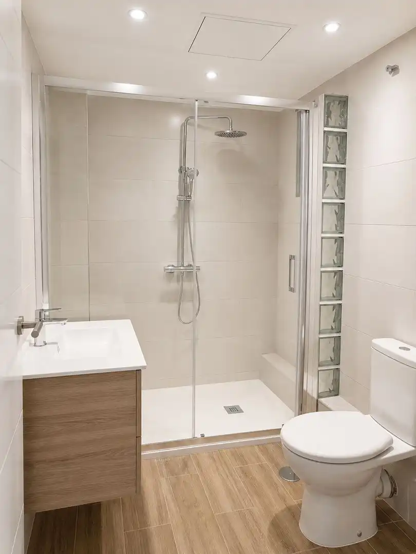 Bathroom of Flat for sale in Málaga  with Air Conditioner and Heating