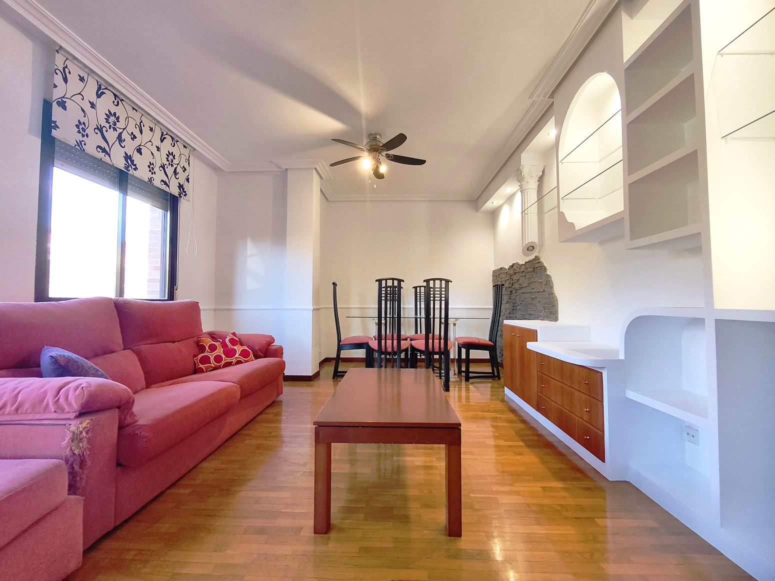 Sala de estar de Piso en venta en  Logroño con Calefacción, Parquet y Terraza