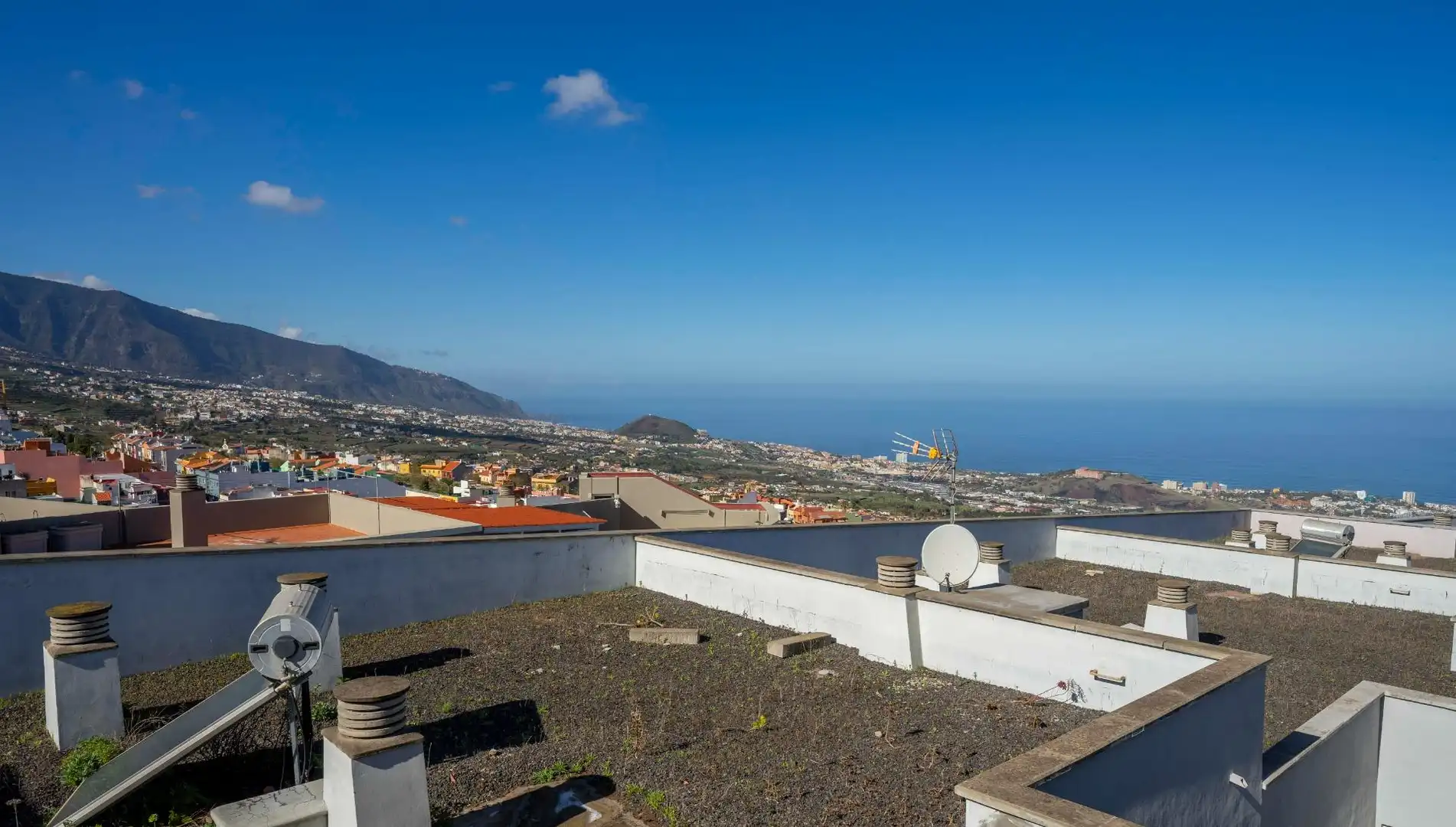 Vista exterior de Casa o xalet en venda en La Orotava amb Terrassa