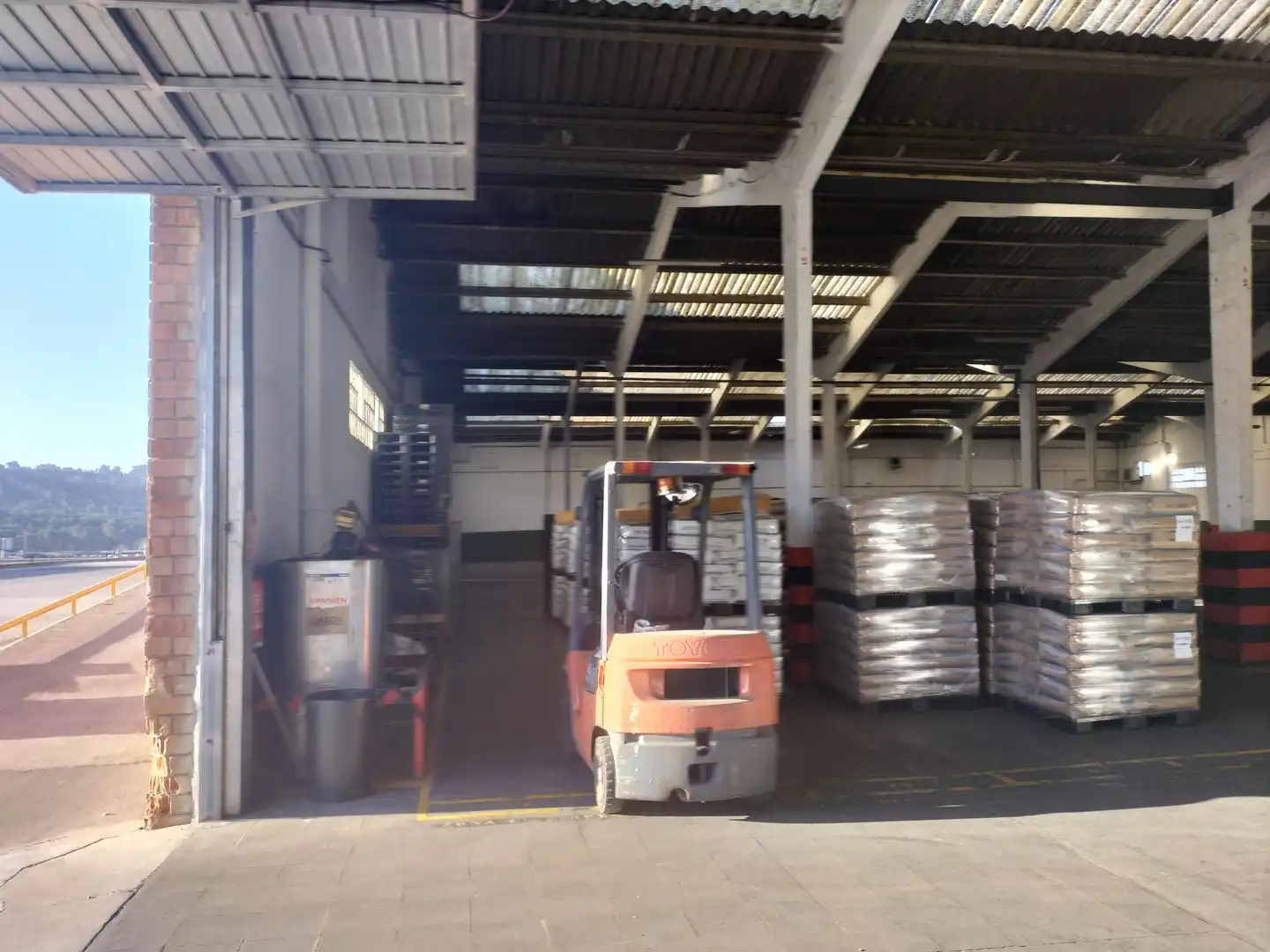 Nave industrial en venta en Rubí