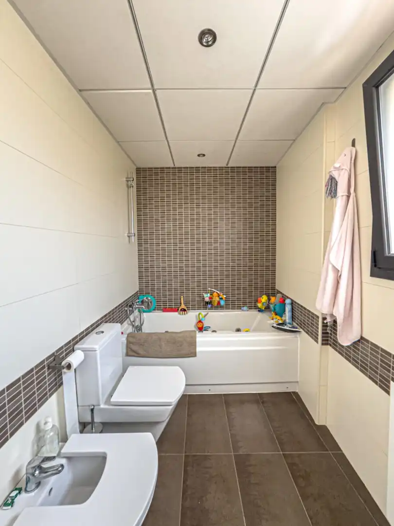 Baño de Casa adosada en venta en Sant Pere de Ribes con Aire acondicionado, Calefacción y Parquet
