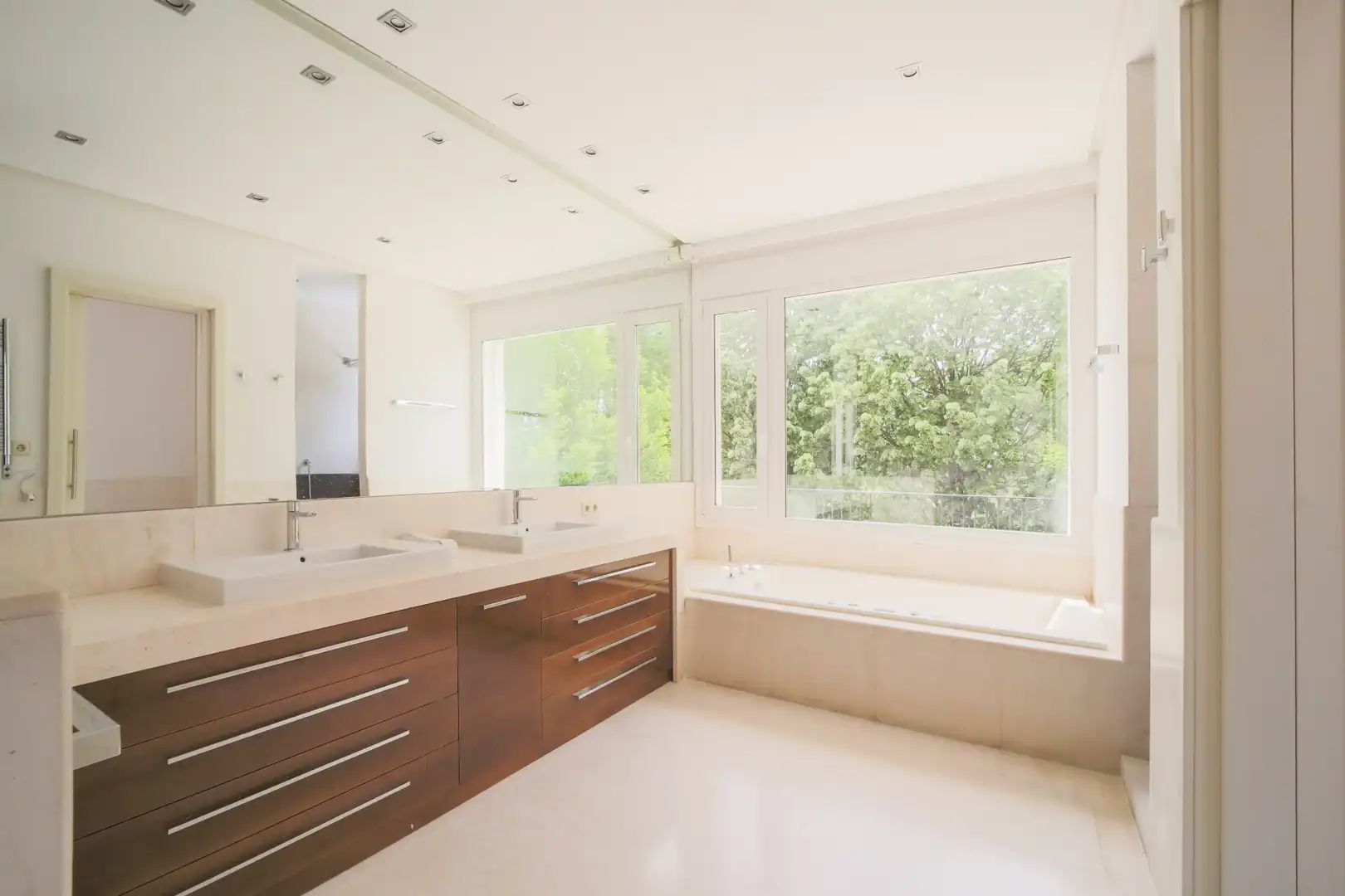 Bathroom of Houses for rent in Madrid  with Air Conditioner, Heating and Private garden