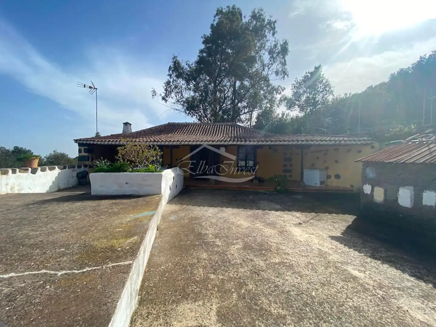 Vista exterior de Casa o xalet en venda en El Tanque amb Jardí privat, Terrassa i Traster