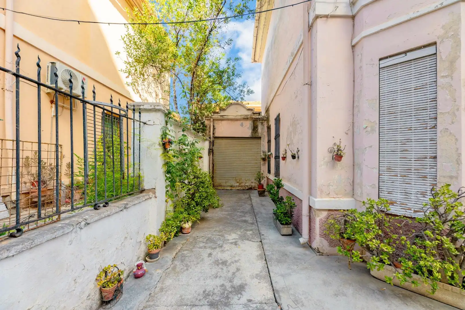 Vista exterior de Casa o xalet en venda en Valencia amb Jardí privat i Terrassa