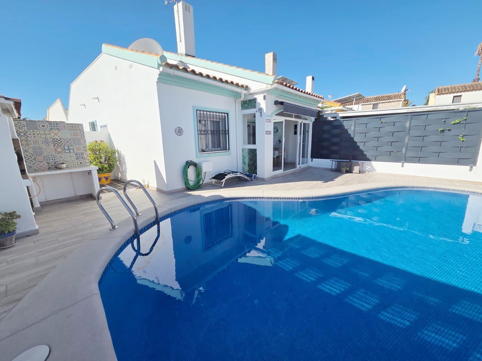 Vista exterior de Casa adosada en venda en El Verger amb Aire condicionat, Jardí privat i Terrassa