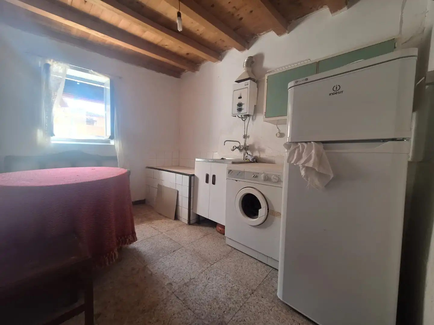 Cocina de Casa adosada de alquiler en Cea con Calefacción, Jardín privado y Amueblado