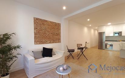 Living room of Flat for sale in  Madrid Capital