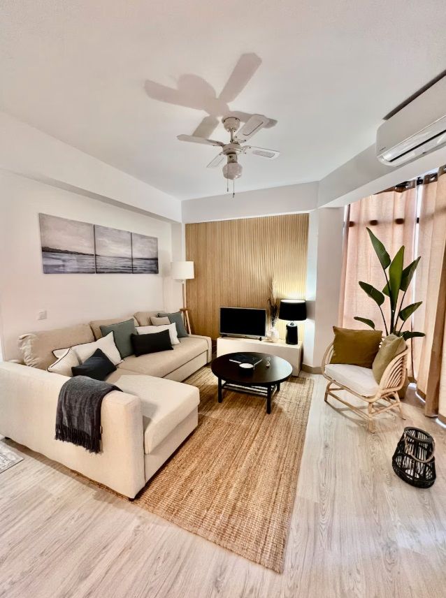 Sala d'estar de Apartament de lloguer en Marbella amb Aire condicionat, Calefacció i Parquet