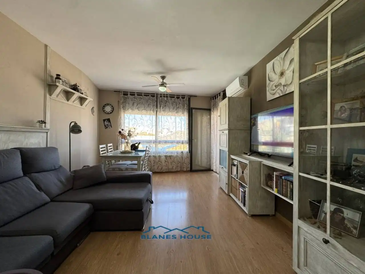 Living room of Flat for sale in Tordera  with Air Conditioner, Heating and Parquet flooring