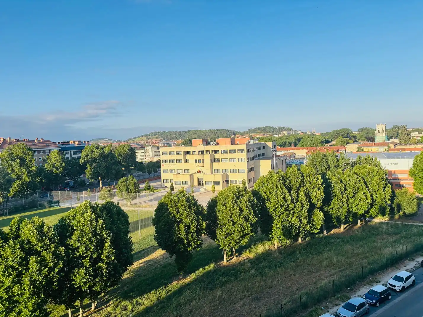 Vista exterior de Pis en venda en Burgos amb Calefacció, Moblat i Forn