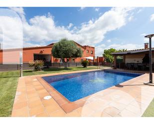 Piscina de Finca rústica en venda en Les Franqueses del Vallès amb Aire condicionat, Terrassa i Piscina