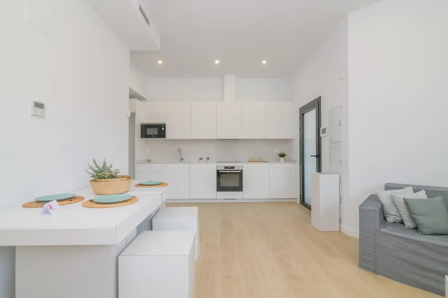 Cuina de Pis en venda en Cornellà de Llobregat amb Calefacció, Parquet i Terrassa