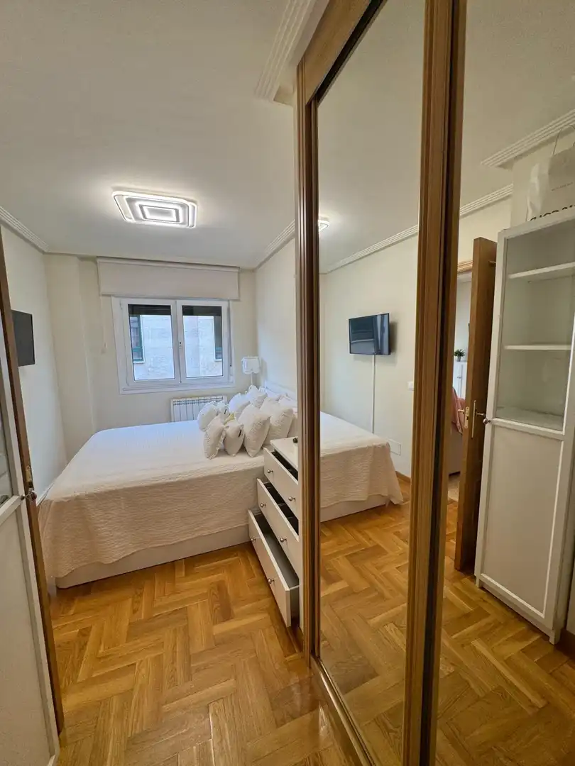 Schlafzimmer von Wohnungen zur Miete in Gozón mit Heizung
