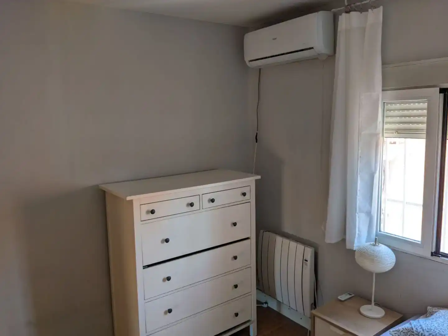 Schlafzimmer von Wohnung zur Miete in  Madrid Capital mit Klimaanlage und Balkon