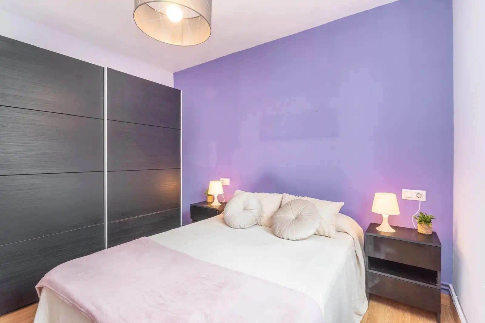 Dormitori de Apartament en venda en Oviedo  amb Calefacció i Moblat