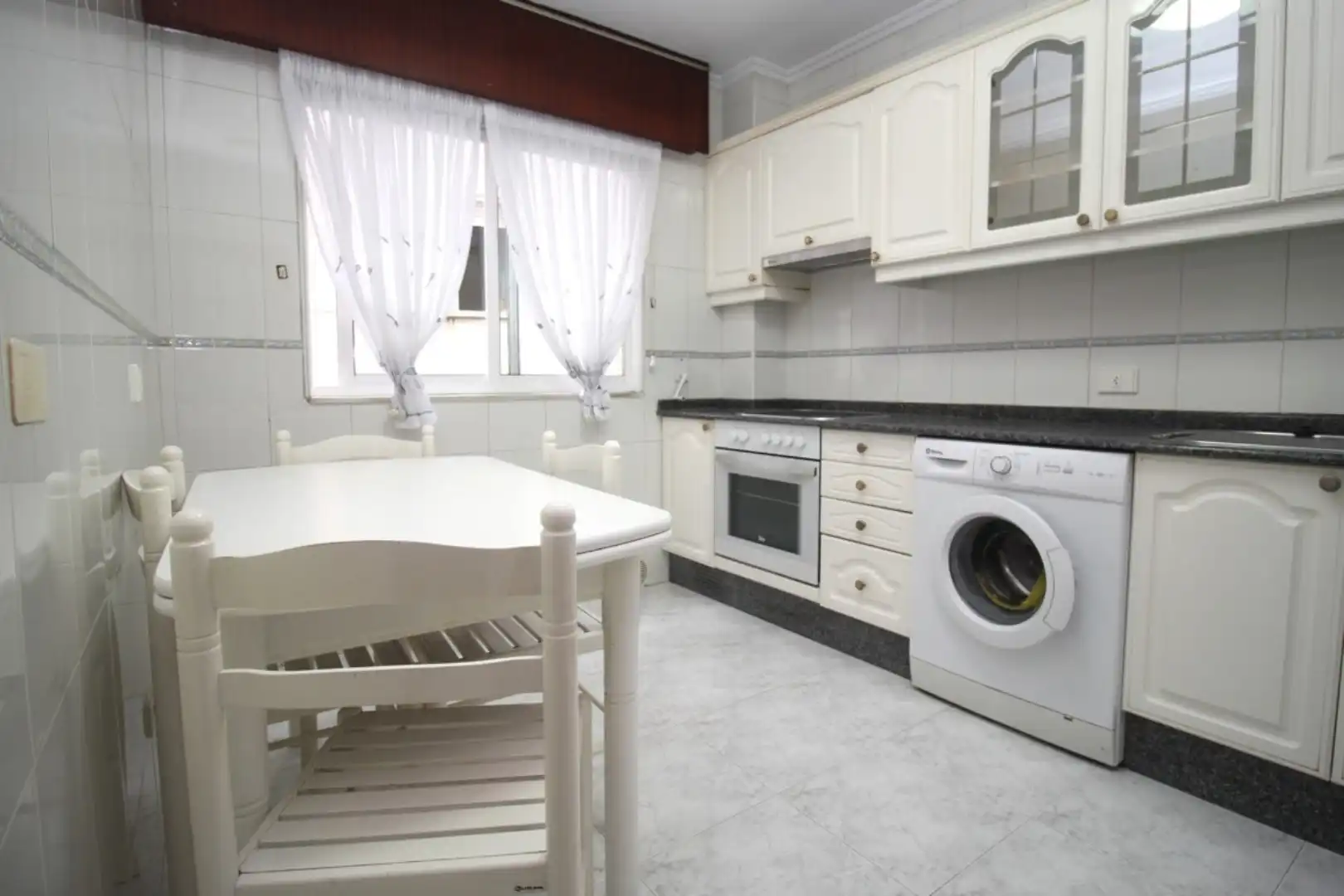 Kitchen of Flat for rent in Betanzos  with Parquet flooring, Storage room and Furnished