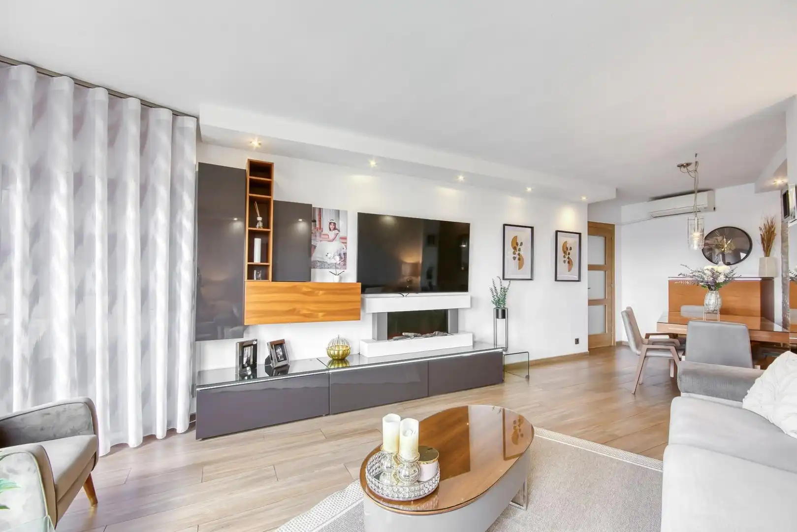 Living room of Flat for sale in Figueres  with Terrace, Oven and Microwave