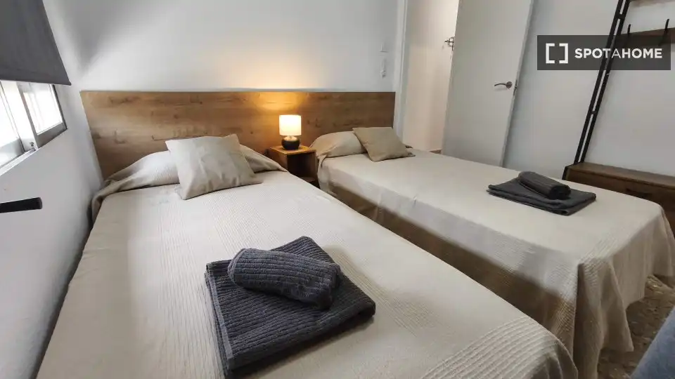Bedroom of Flat for rent in Paterna  with Air Conditioner, Heating and Furnished