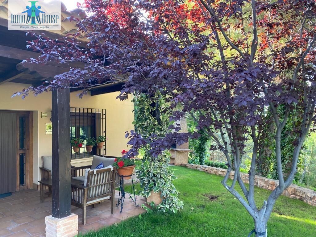 Jardí de Casa o xalet en venda en Alcaraz amb Calefacció i Jardí privat
