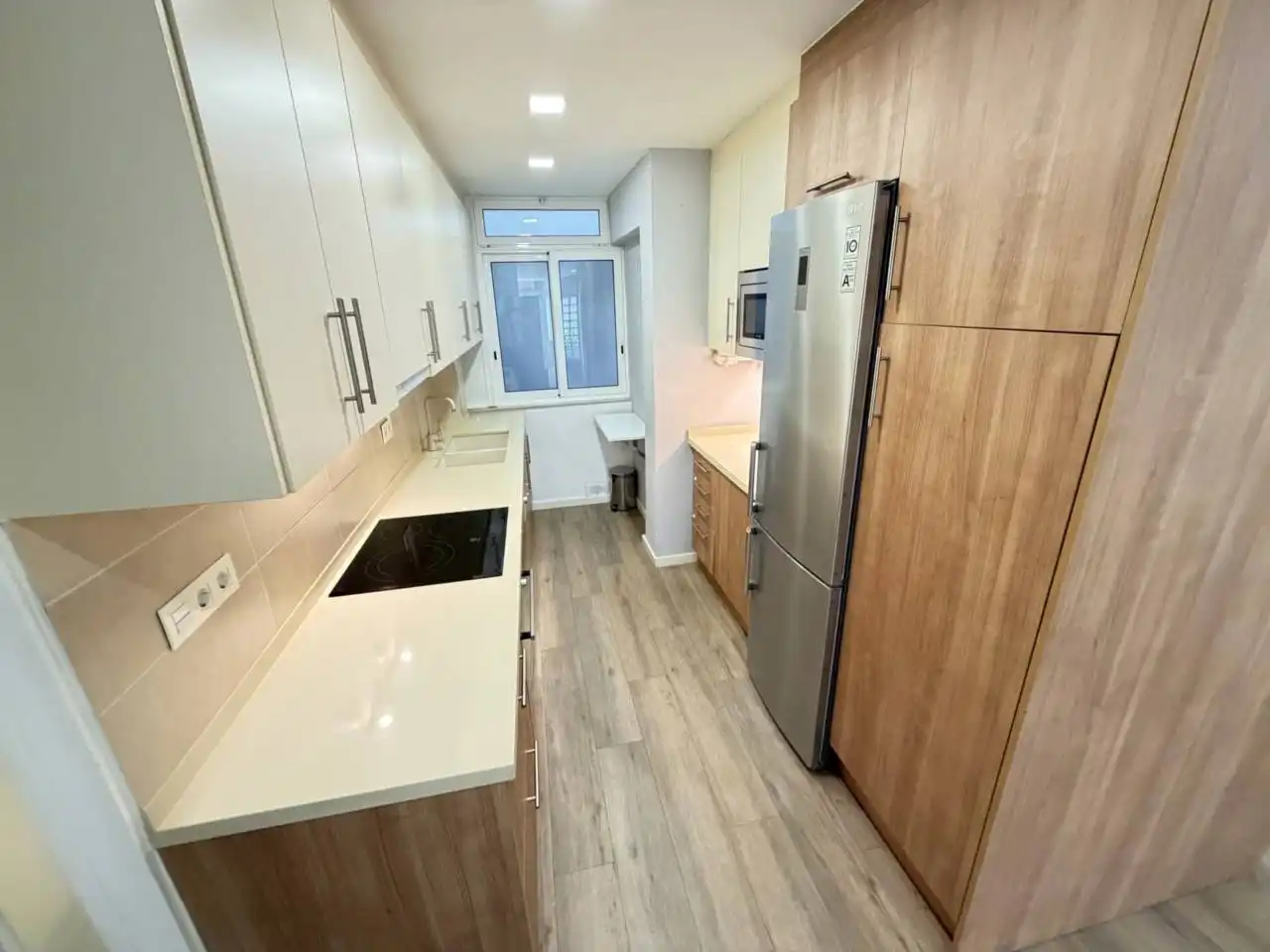 Küche von Wohnung zum Verkauf in Barcelona mit Terrasse und Balkon