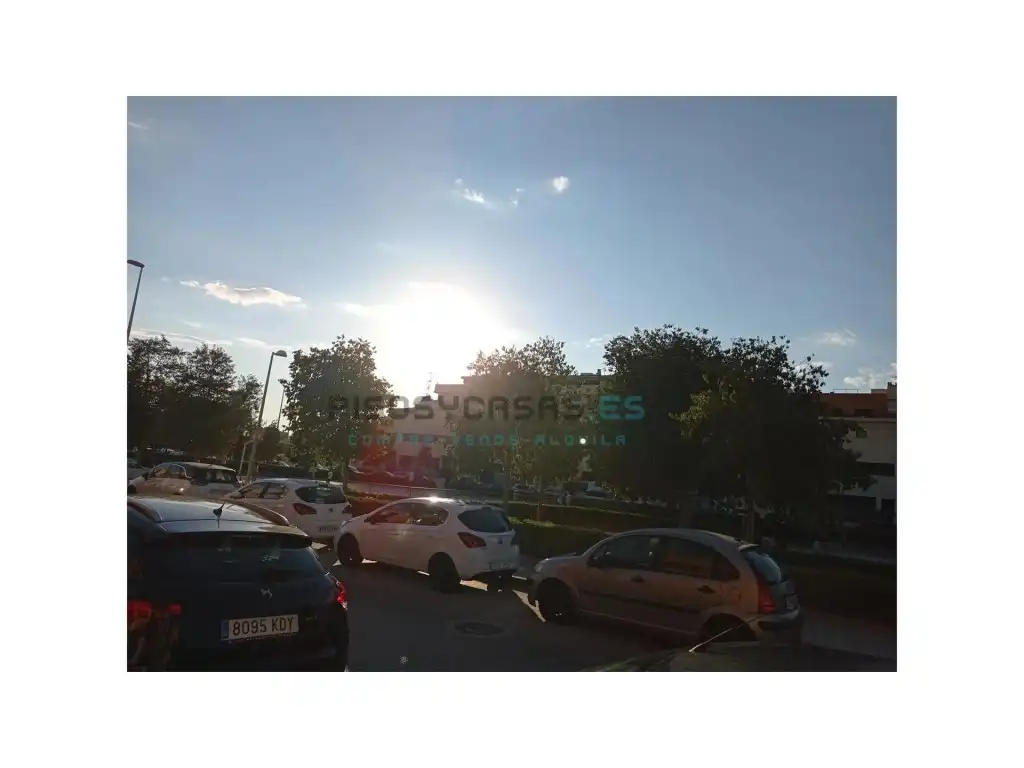 Aparcament de Casa adosada en venda en Sagunto / Sagunt amb Aire condicionat, Jardí privat i Terrassa