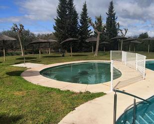 Piscina de Casa adosada en venda en Benacazón amb Aire condicionat