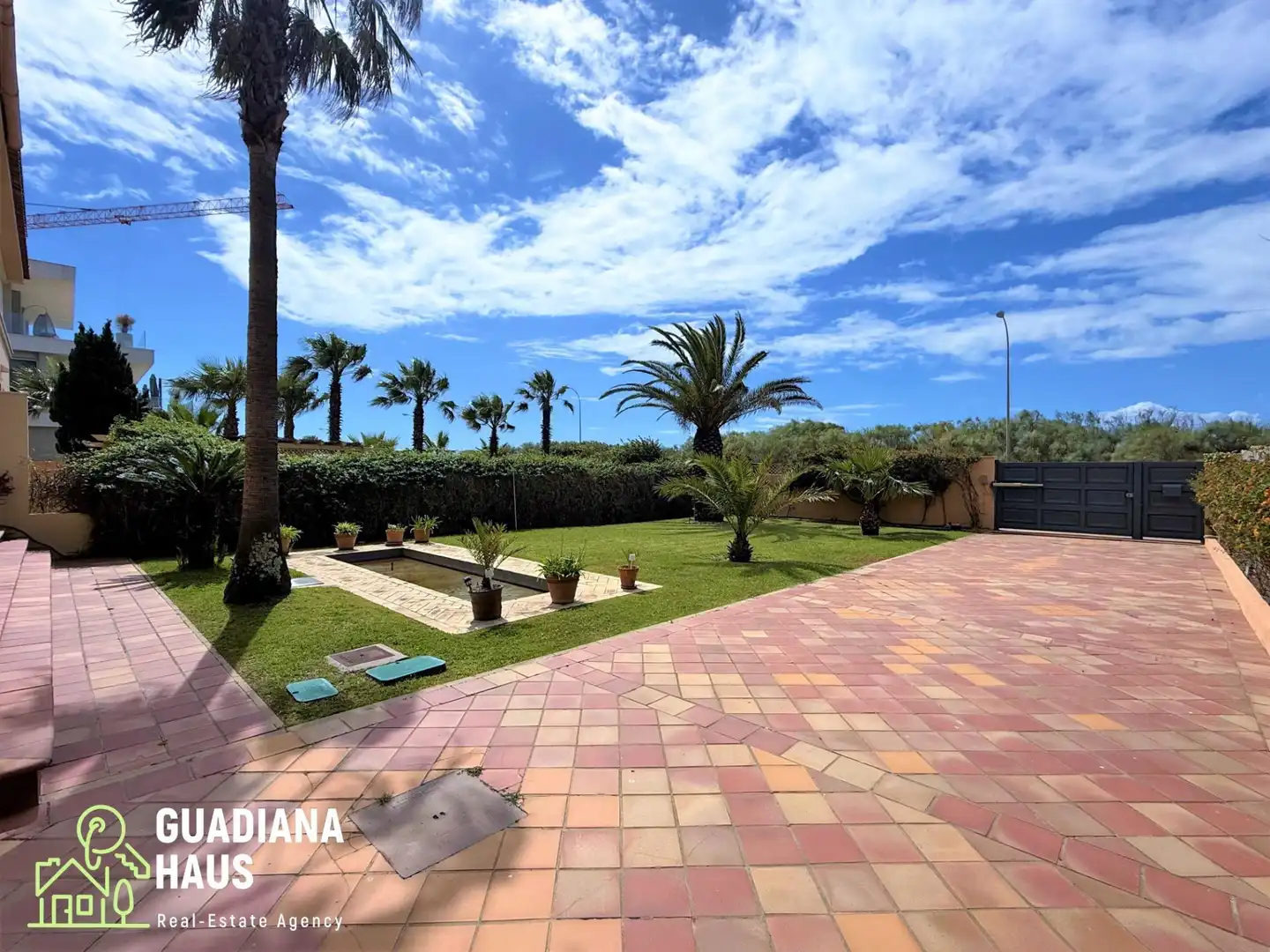 Jardí de Casa adosada en venda en Ayamonte amb Aire condicionat, Calefacció i Jardí privat