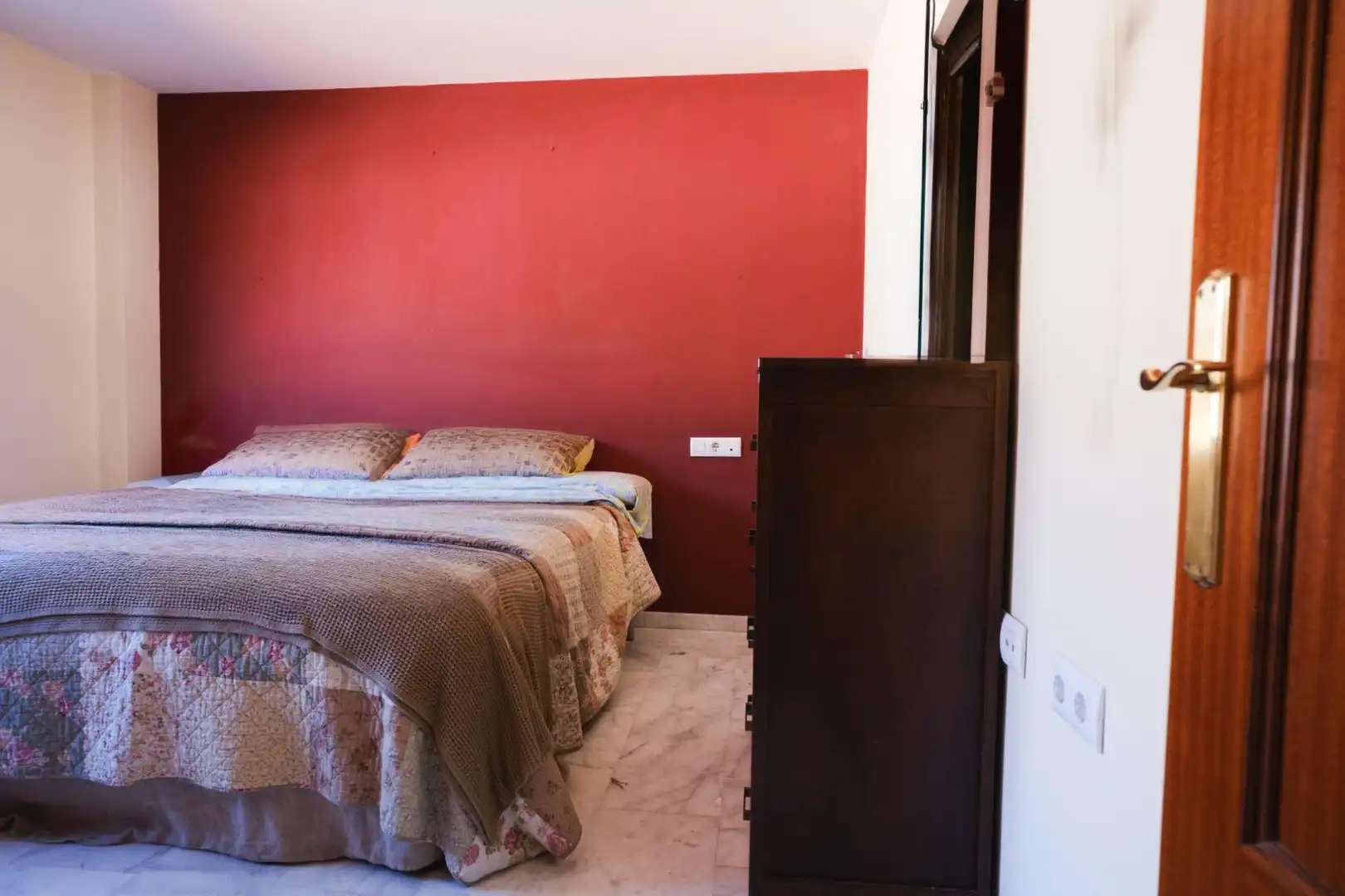 Schlafzimmer von Dachboden zum Verkauf in Pilas mit Klimaanlage und Terrasse
