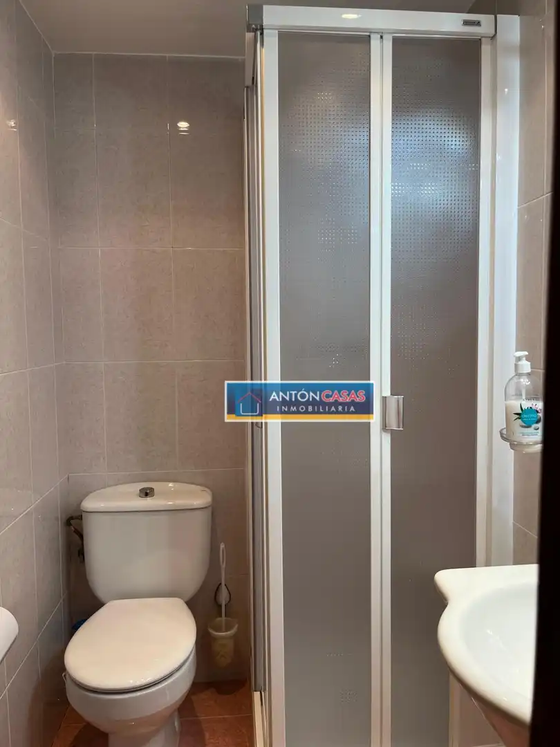 Bany de Pis en venda en Alicante / Alacant amb Aire condicionat, Terrassa i Moblat
