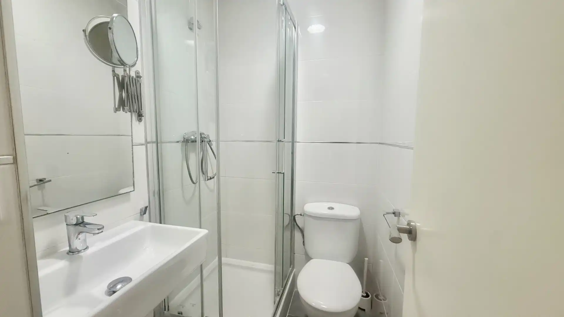 Badezimmer von Erdgeschoss zum Verkauf in Cádiz mit Klimaanlage, Möbliert und Waschmaschine