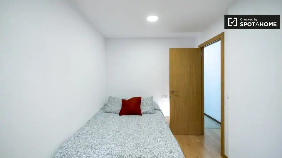 Habitación de Piso de alquiler en Valencia con Aire acondicionado, Calefacción y Amueblado