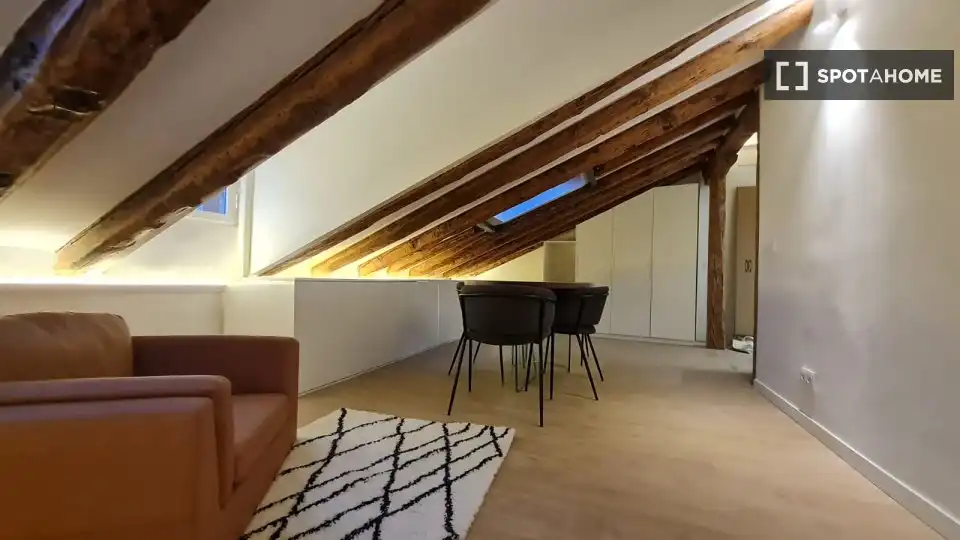 Room in Trafalgar