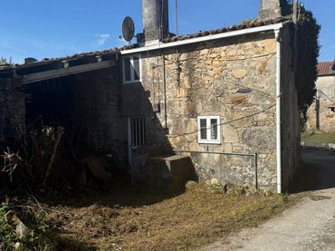 Casa rústica amb jardí en venda a Santa Comba