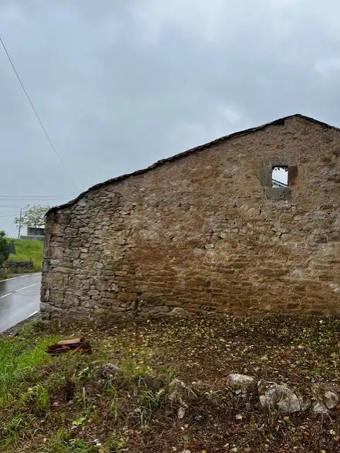 Vista exterior de Casa o xalet en venda en Udías amb Calefacció, Jardí privat i Terrassa