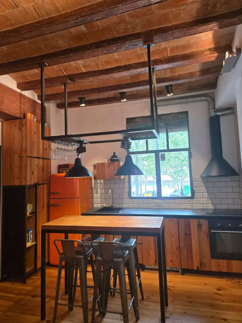 Cuina de Apartament per a compartir en Barcelona amb Aire condicionat, Terrassa i Moblat