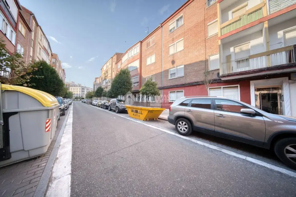 Vista exterior de Pis en venda en Valladolid amb Calefacció