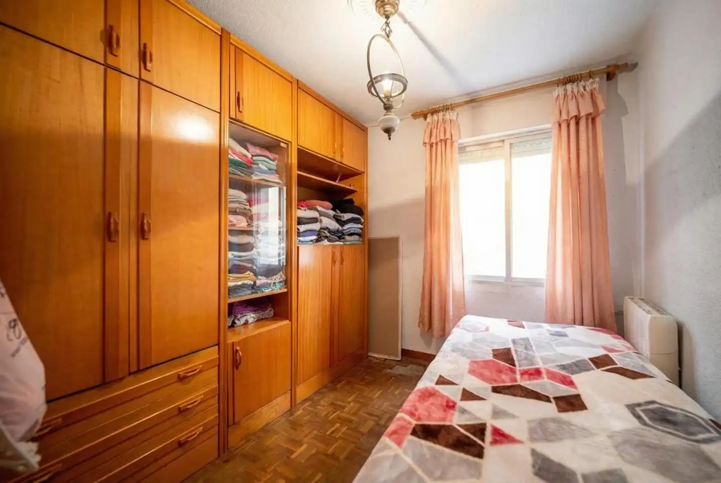Dormitori de Planta baixa en venda en Ávila amb Calefacció i Parquet