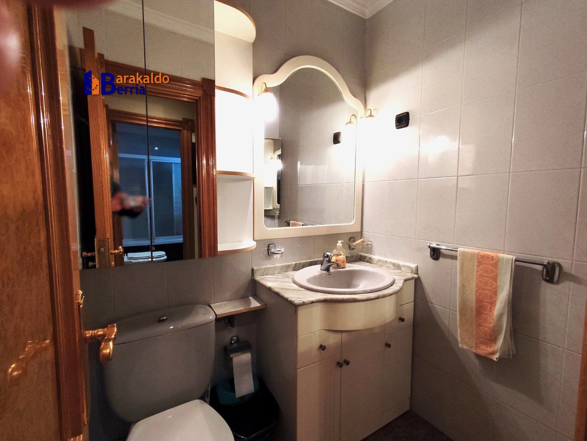 Bany de Pis en venda en Barakaldo  amb Calefacció, Moblat i Forn