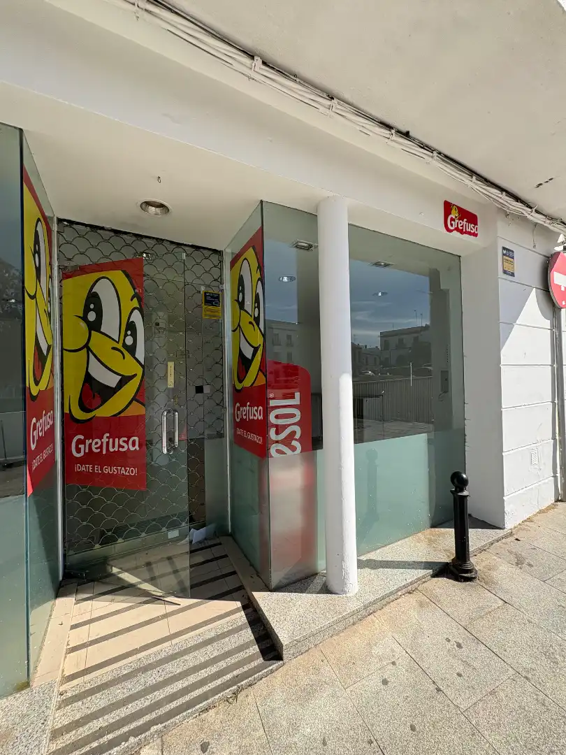 Local de lloguer en Carmona amb Aire condicionat